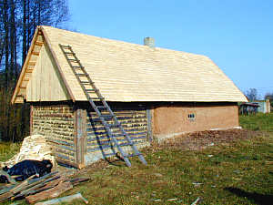 Budynek gliniano-drewniany (fot.M.K)